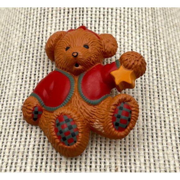 Vintage Hallmark Teddy Bear Brooch Pin Holding Christmas Star Retro 90s - Picture 5 of 6